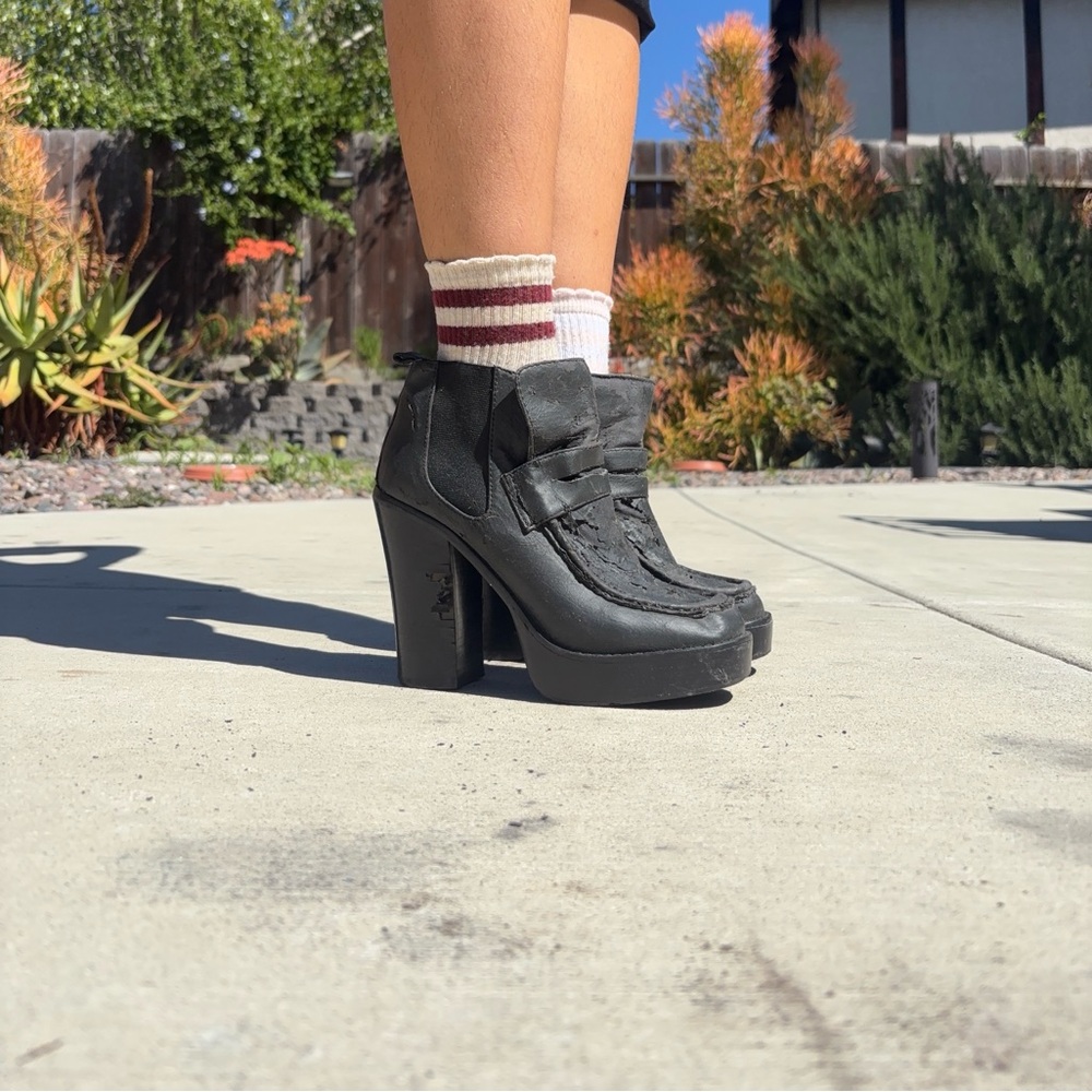 Heels - Picture 4 of 6
